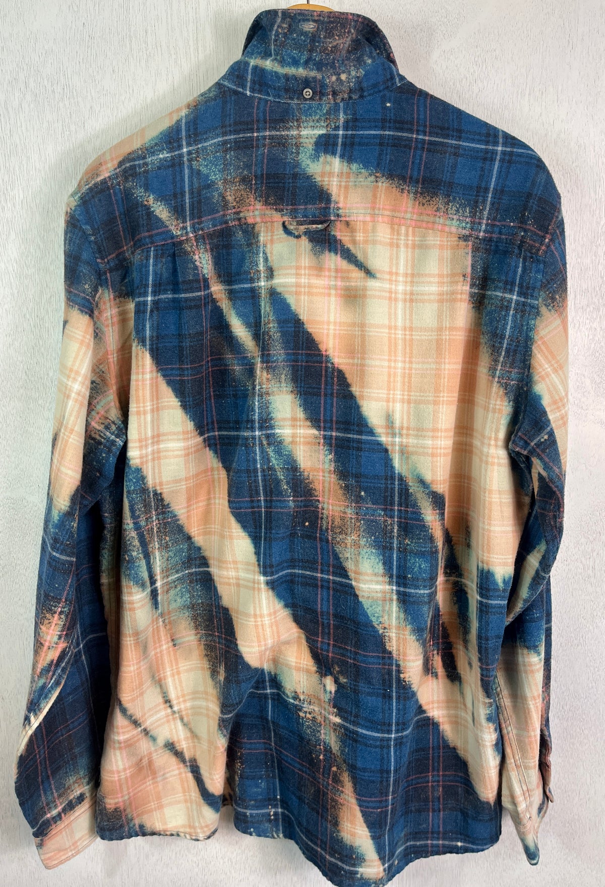 Vintage Navy Blue, Cream, Light Pink and Black Flannel Size XL