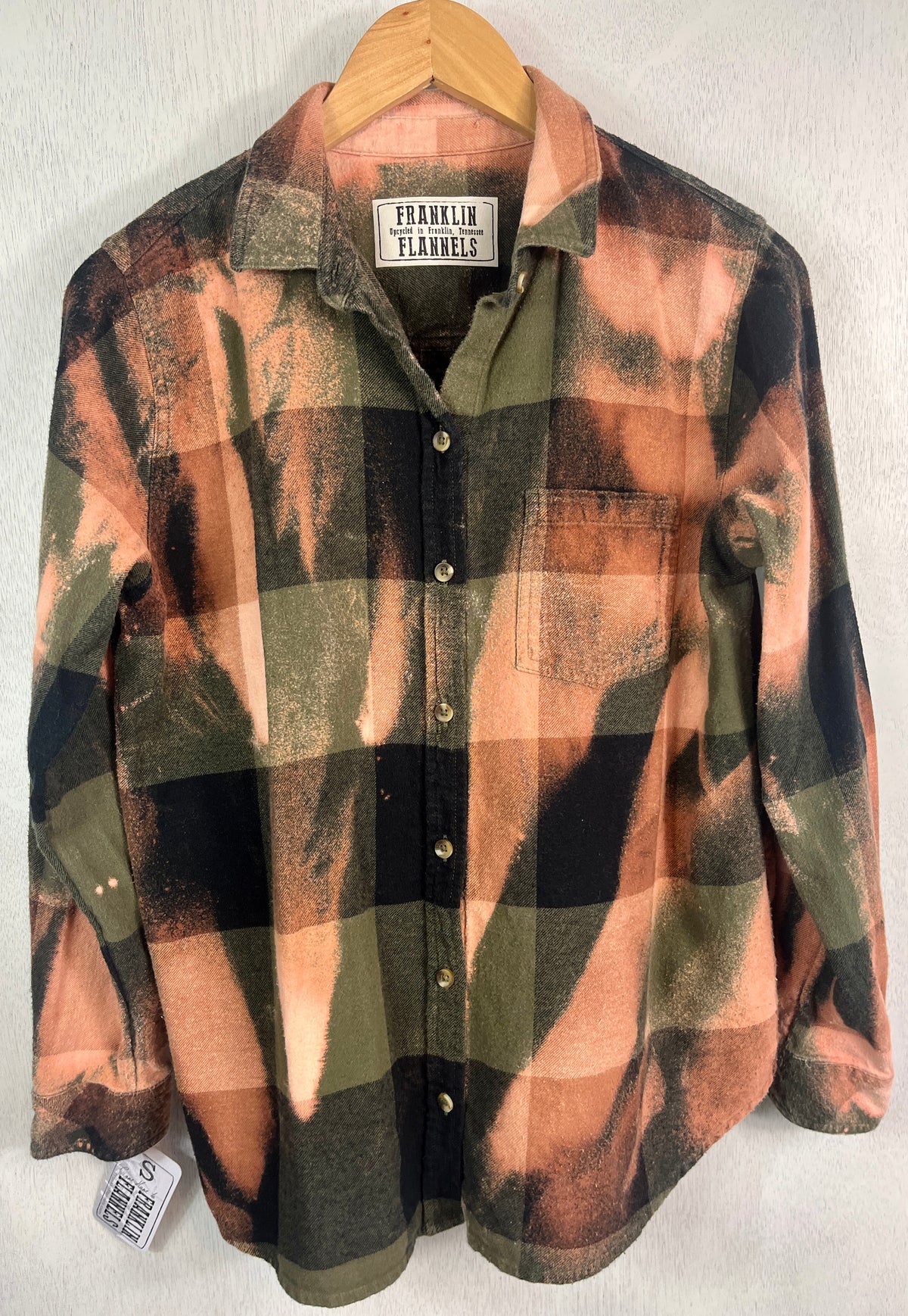 Vintage Army Green, Gold. Peach and Black Flannel Size Small