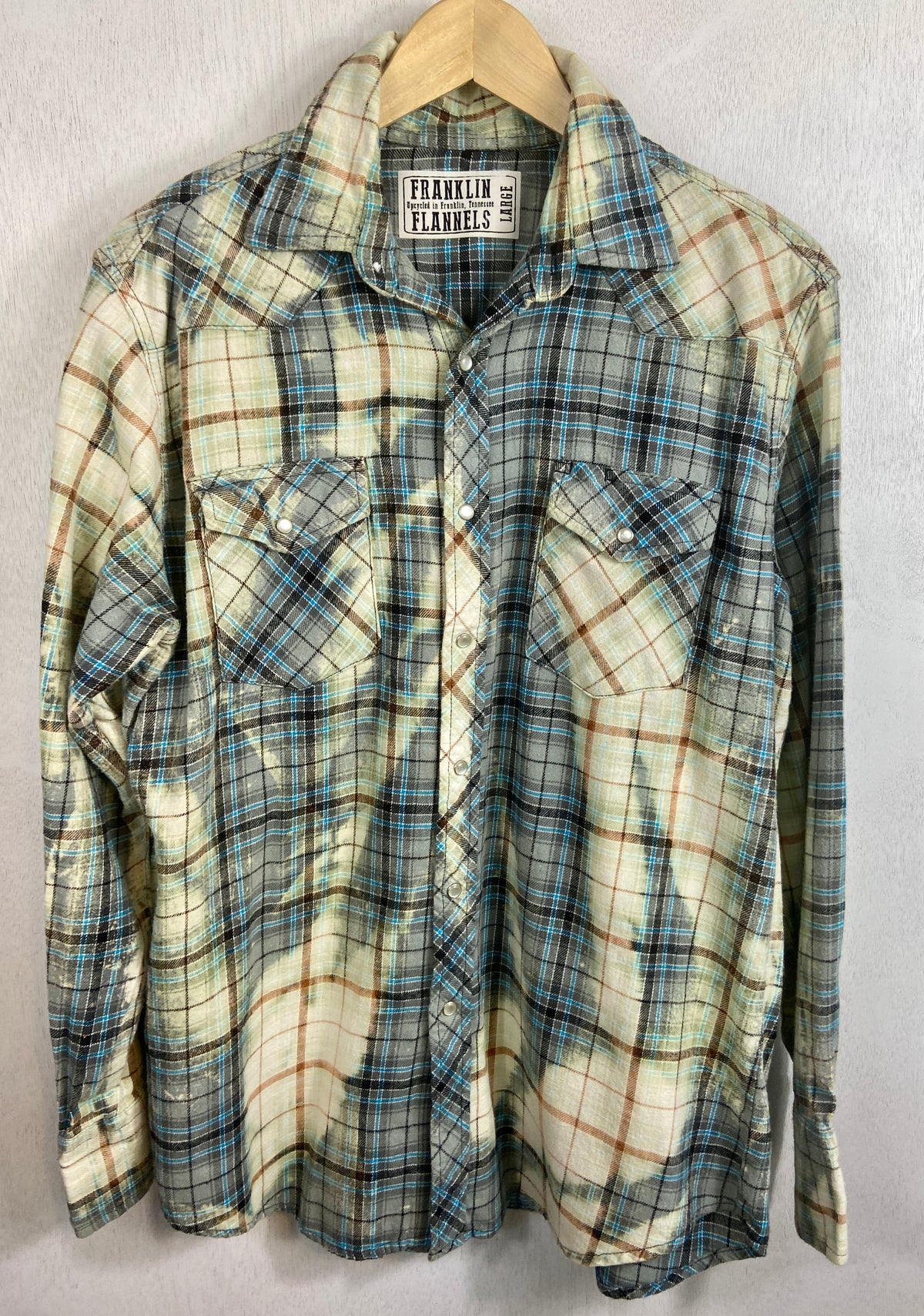 Vintage Western Style Grey, Cream and Turquoise Flannel Size Large