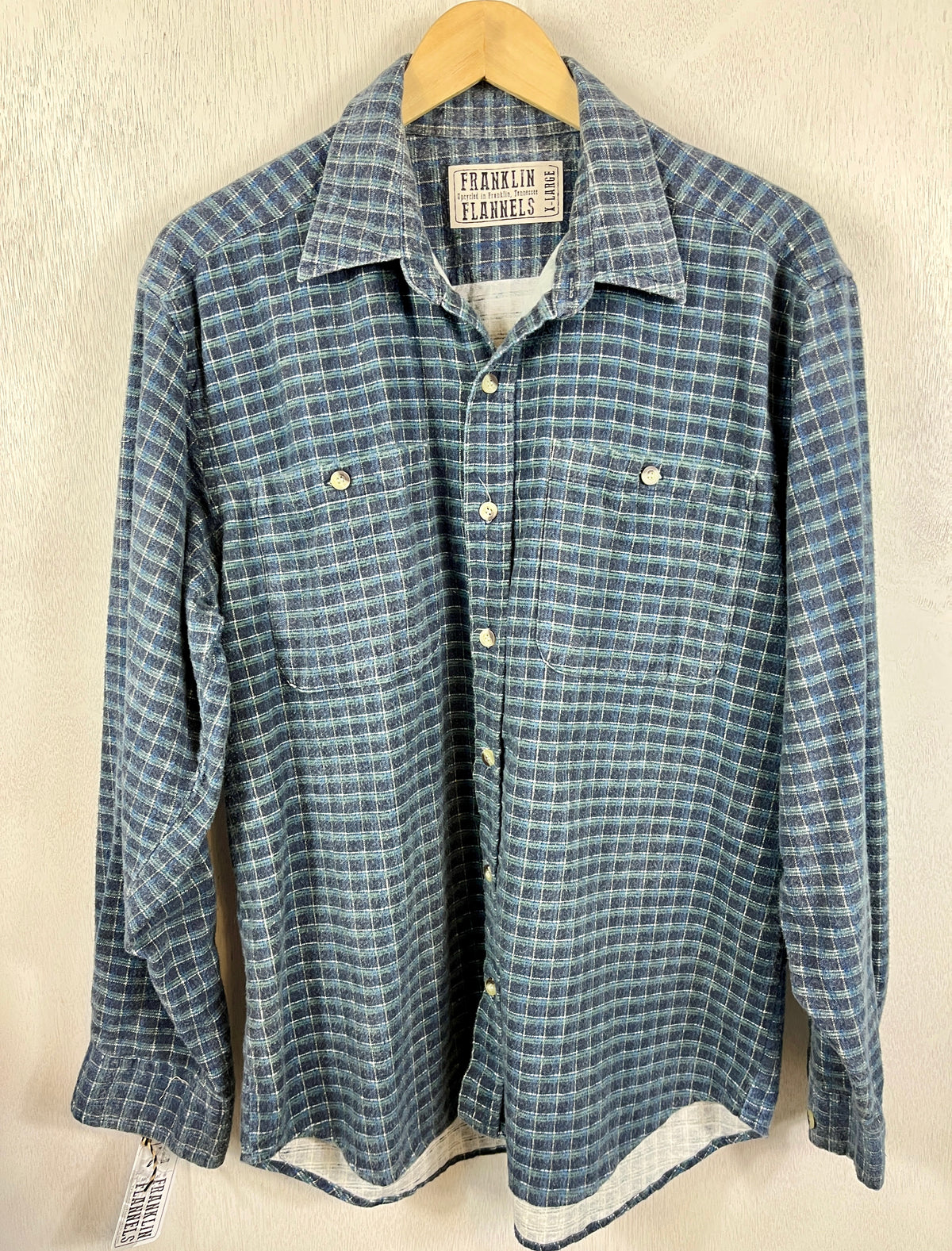 Vintage Retro Navy and Light Blue Flannel Size XL