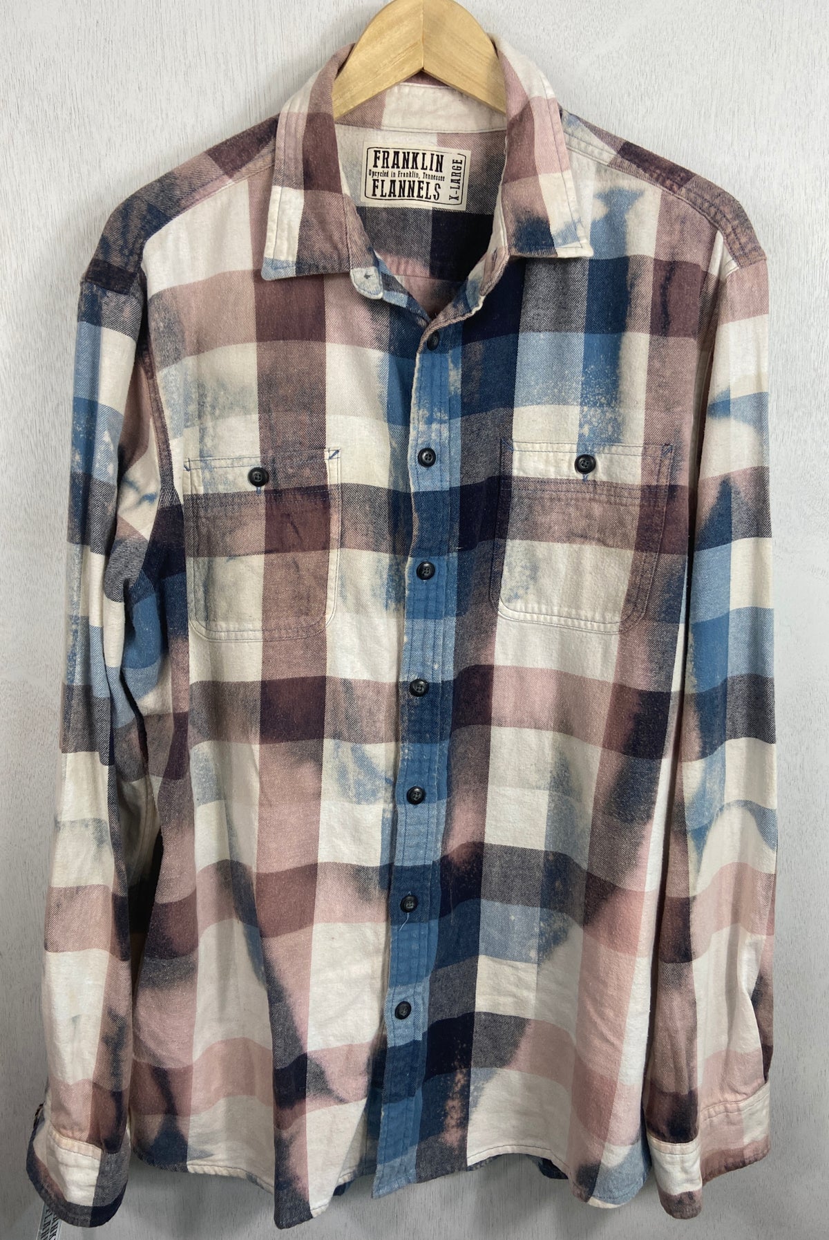 Vintage Light Blue, Navy, Dusty Rose and White Flannel Size XL
