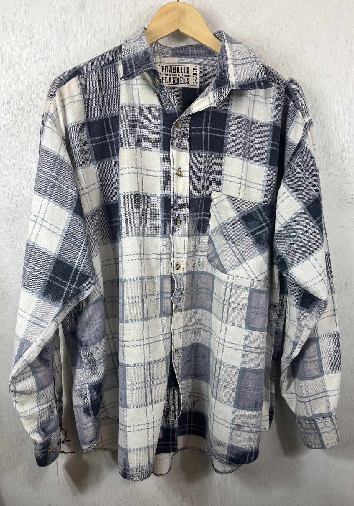 Vintage White, Navy and Denim Blue Flannel Size XL