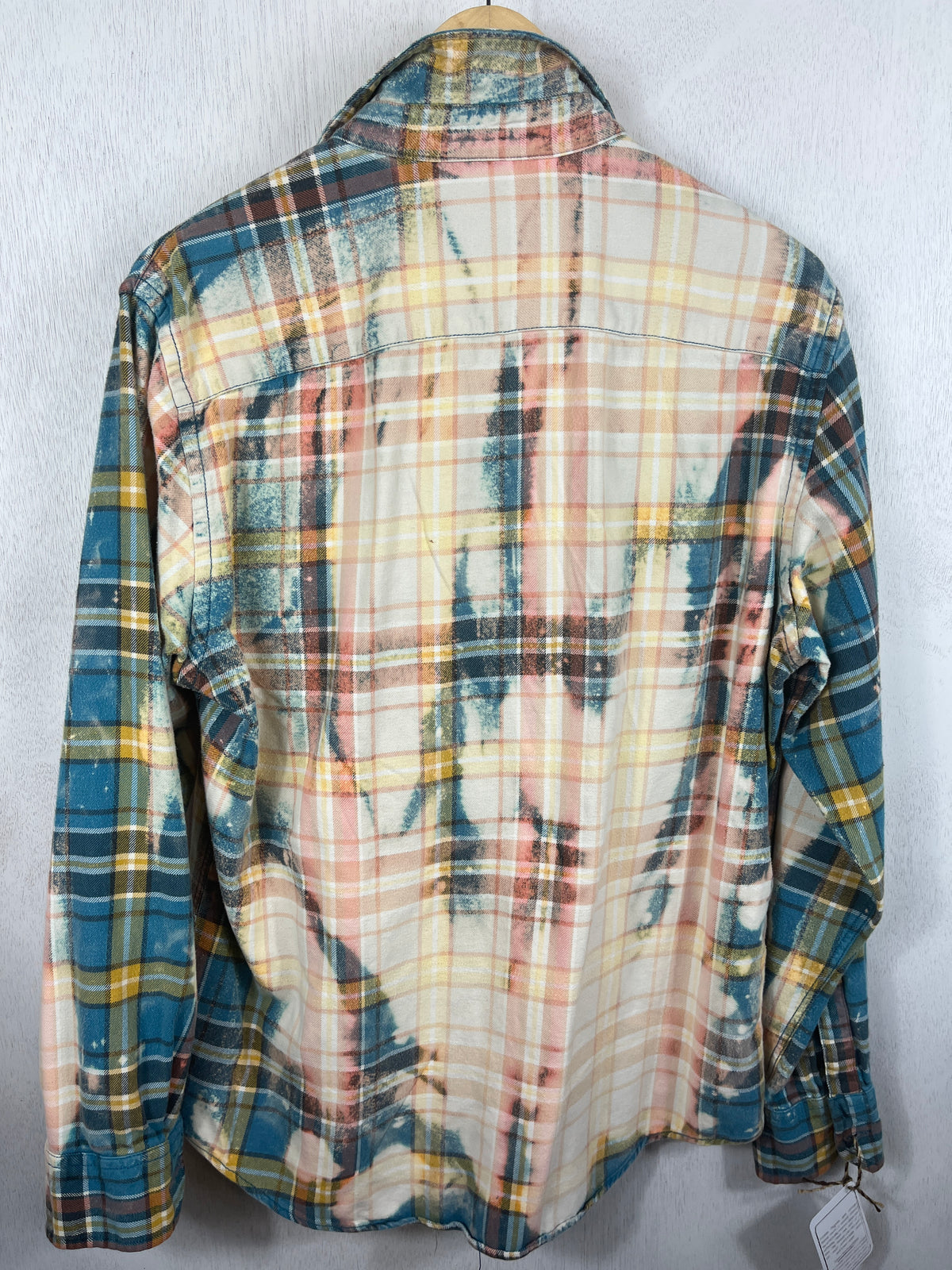 Vintage Turquoise, Peach, Cream and Yellow Flannel Size Medium