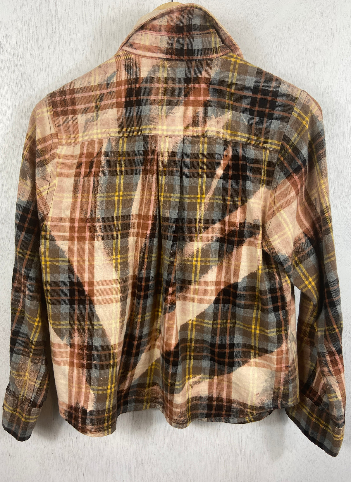 Vintage Grey, Peach, Blue and Yellow Flannel Size Small