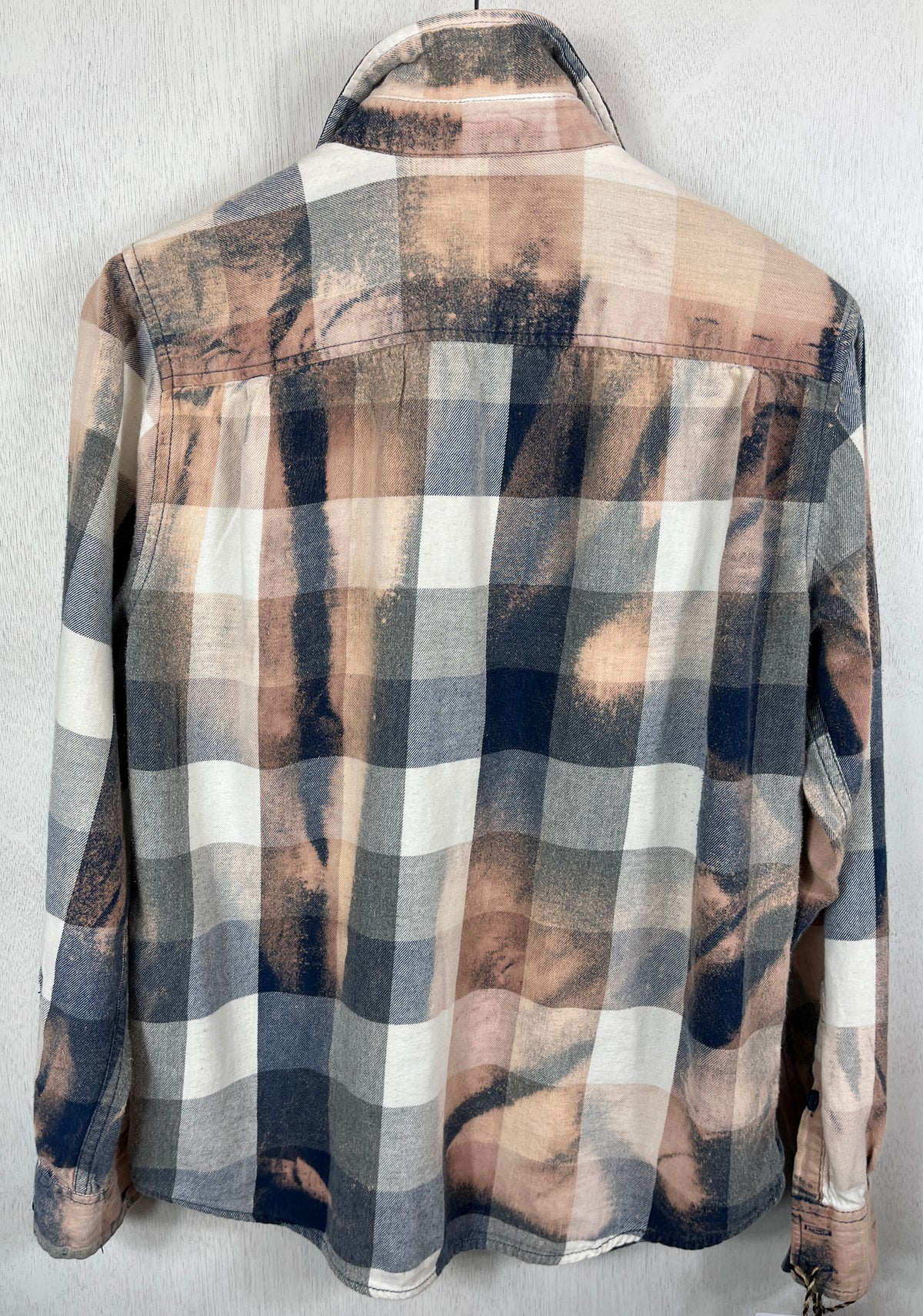 Vintage Navy Blue, White and Pale Pink Flannel Size Medium