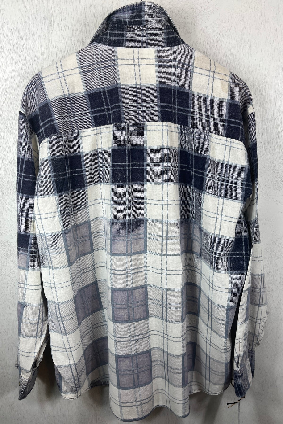 Vintage White, Navy and Denim Blue Flannel Size XL