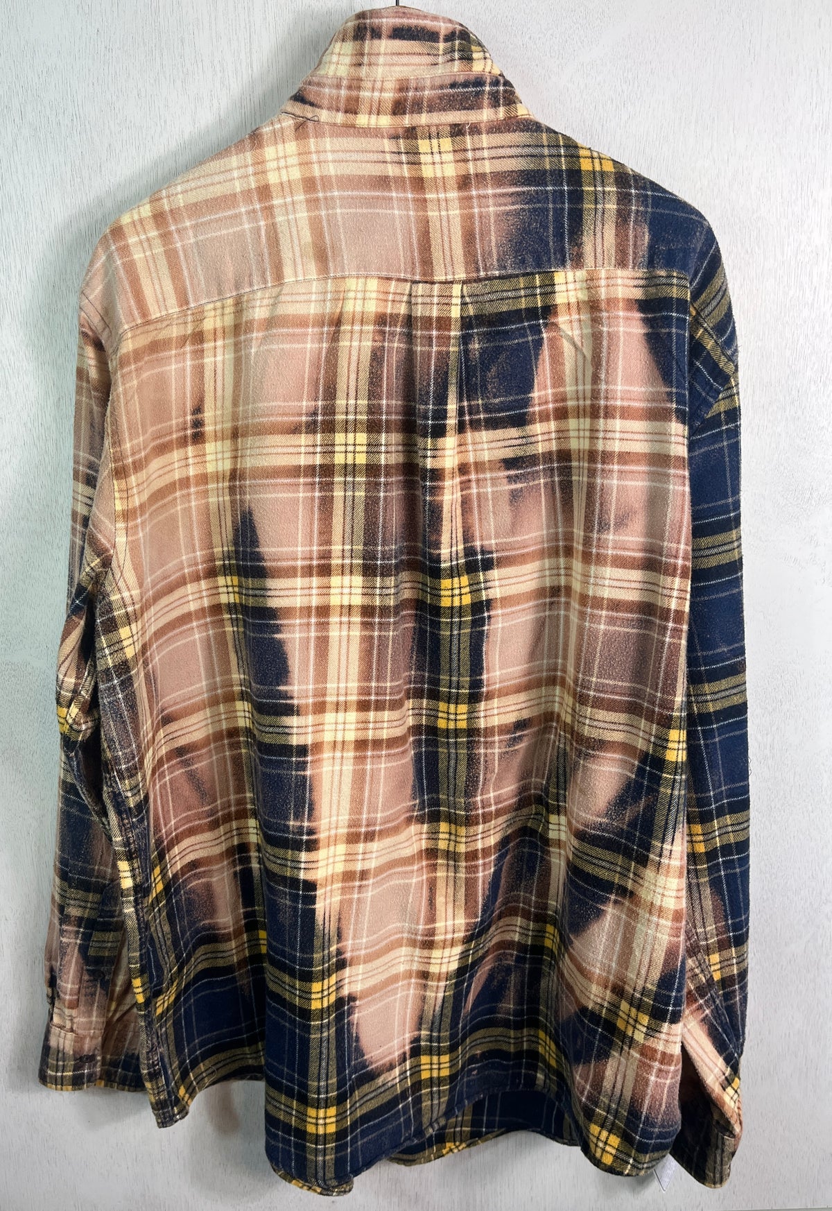 Vintage Peach, Yellow, Navy Blue and White Flannel Size XL