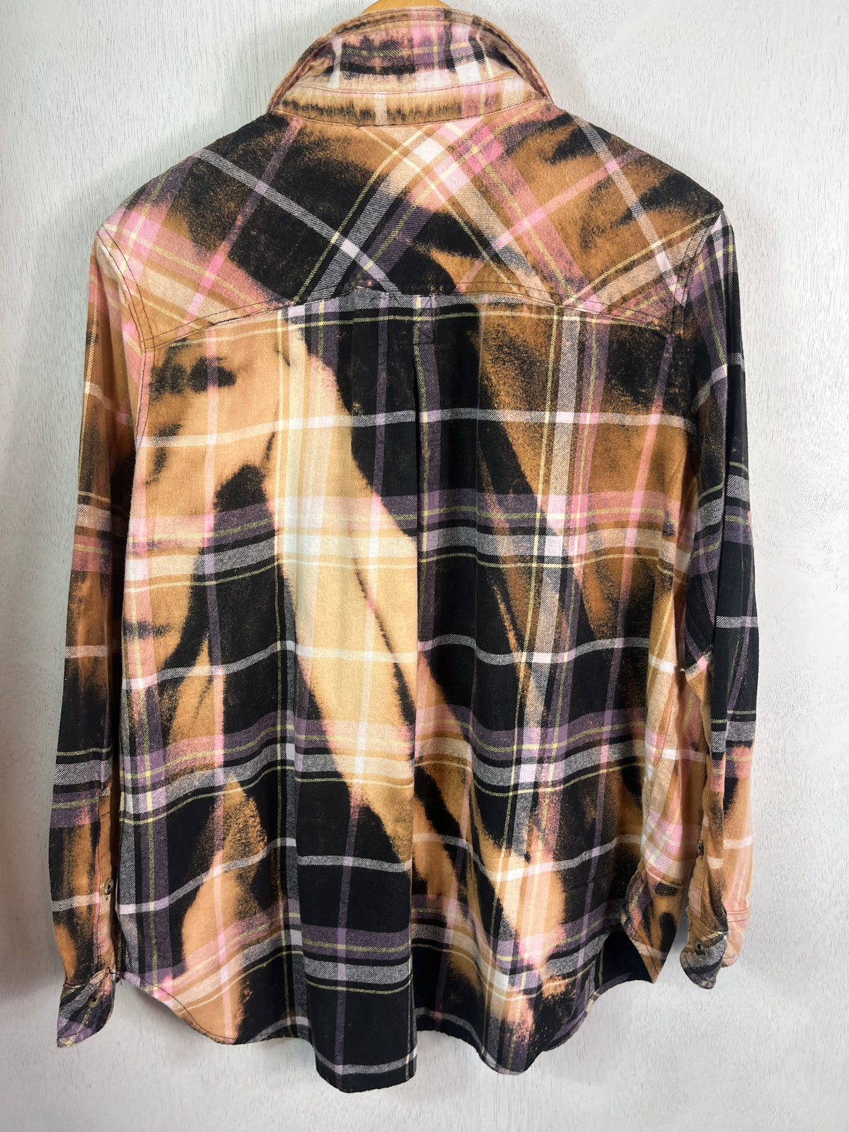 Vintage Black, Gold, Pink and Lavender Flannel Size Medium