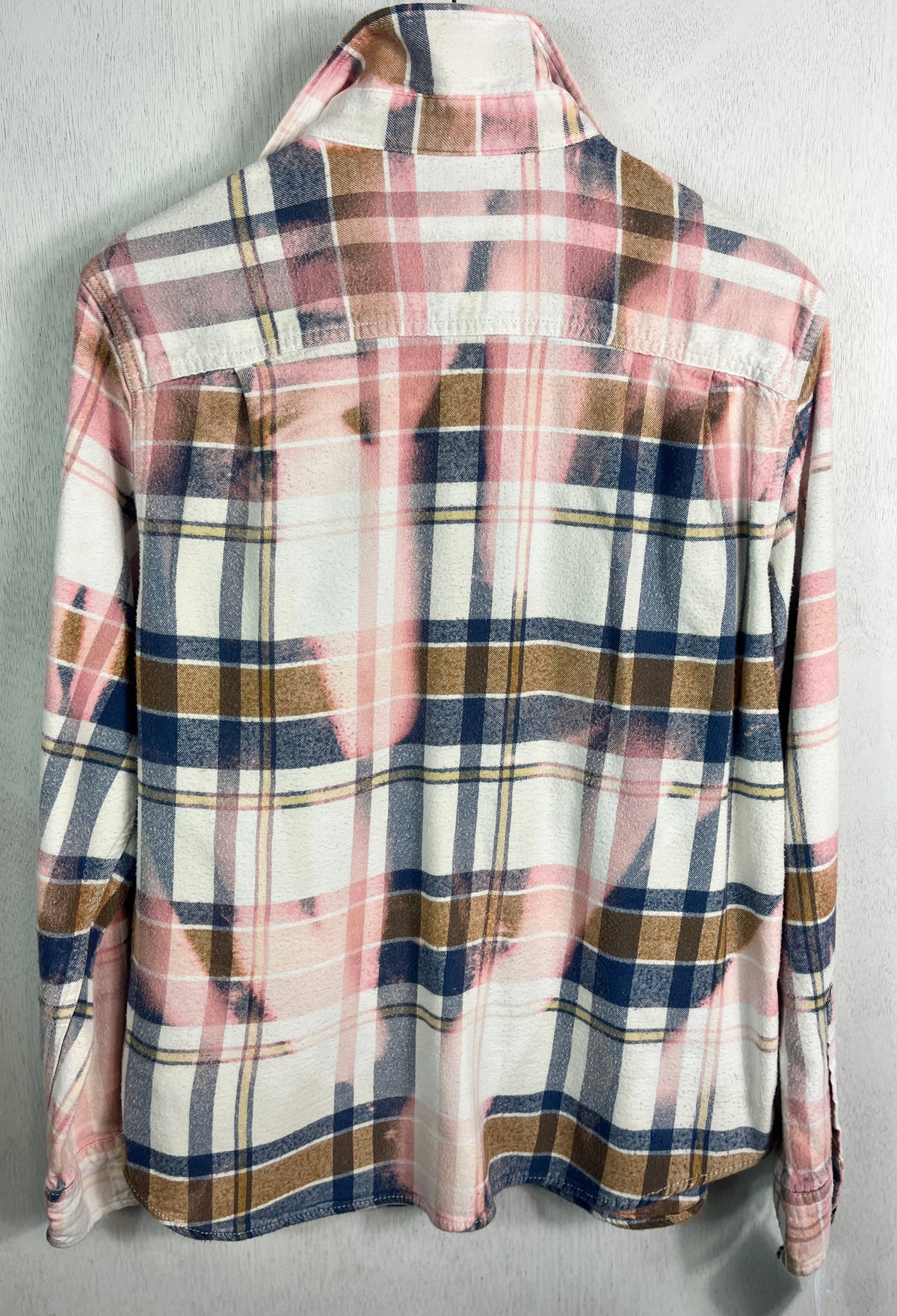 Vintage Pink, Blue, White and Gold Flannel Size Medium