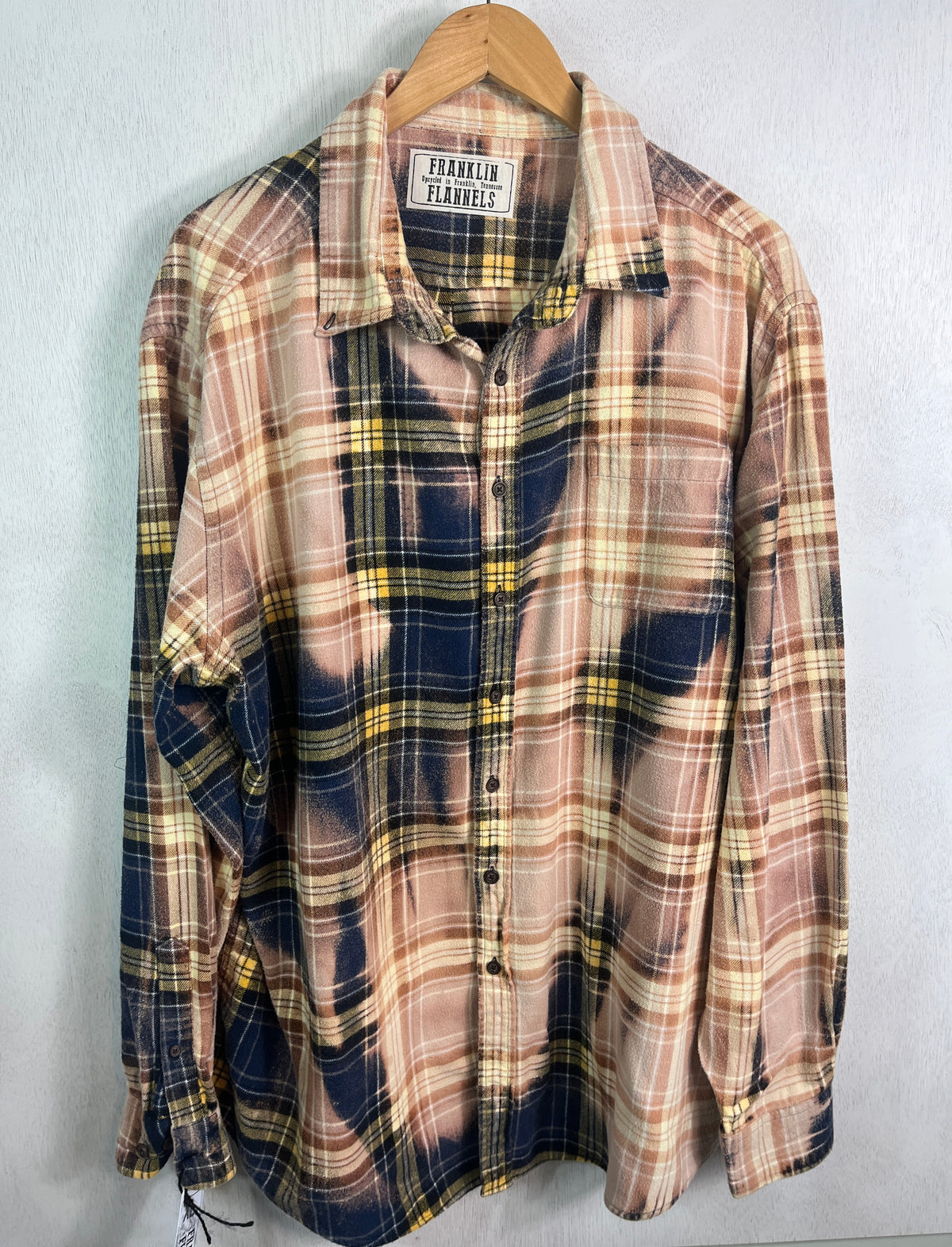 Vintage Peach, Yellow, Navy Blue and White Flannel Size XL