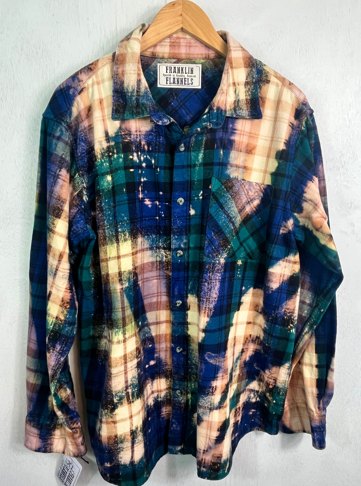 Vintage Forest Green, Navy, Black, Peach and Gold Flannel Size XL