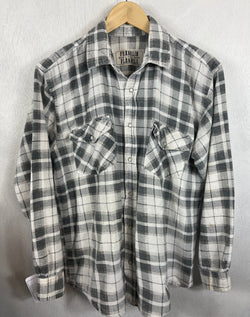 Vintage Western Style Light Grey, Charcoal and White Flannel Size Medium