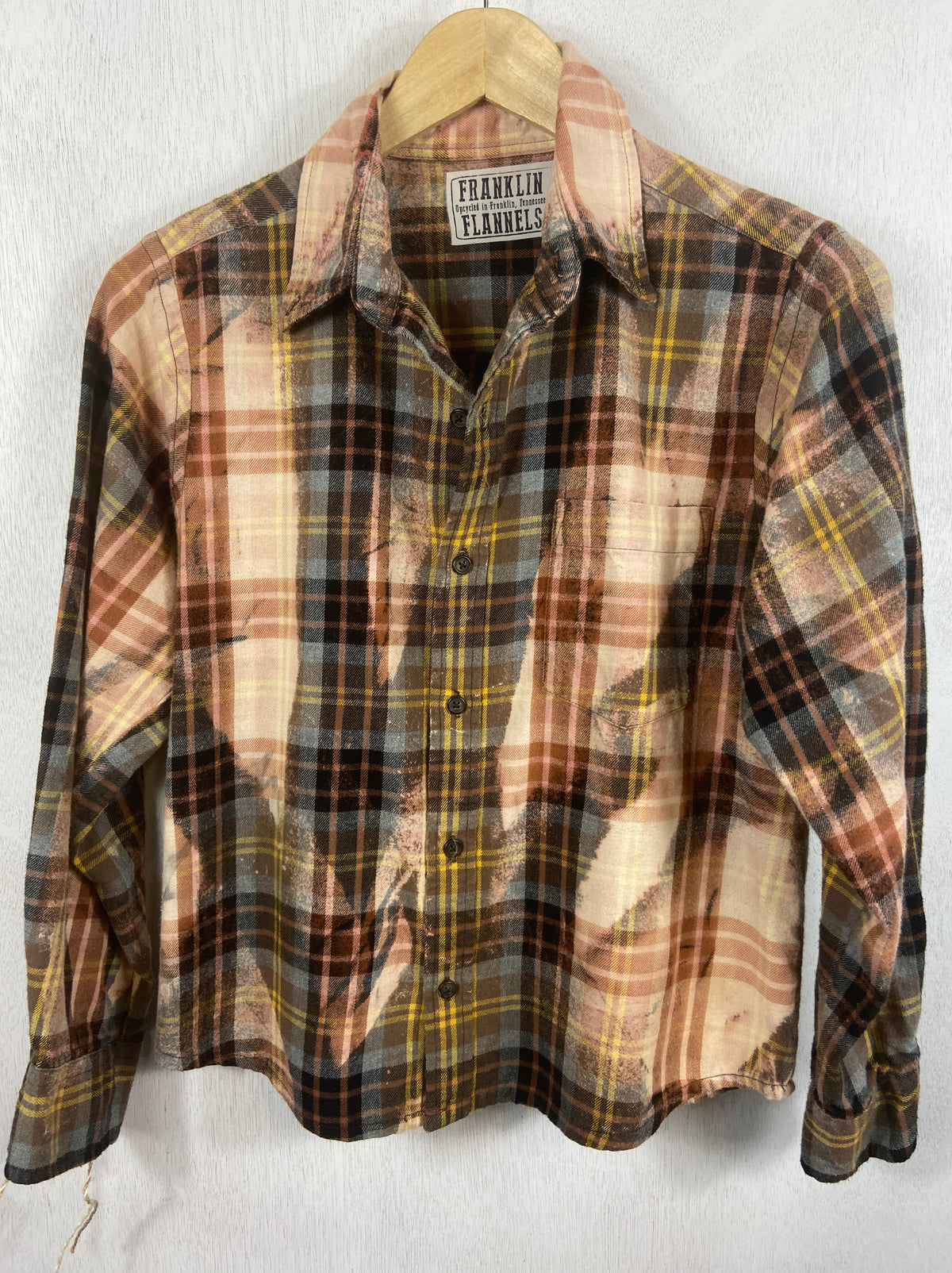 Vintage Grey, Peach, Blue and Yellow Flannel Size Small