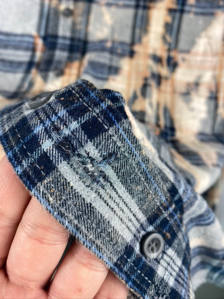 Vintage Grunge Navy Blue, Grey and Cream Flannel Size Large