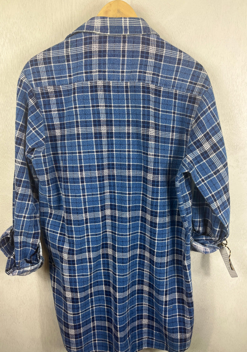 Vintage Retro Light Blue, Navy and White Flannel Size Large