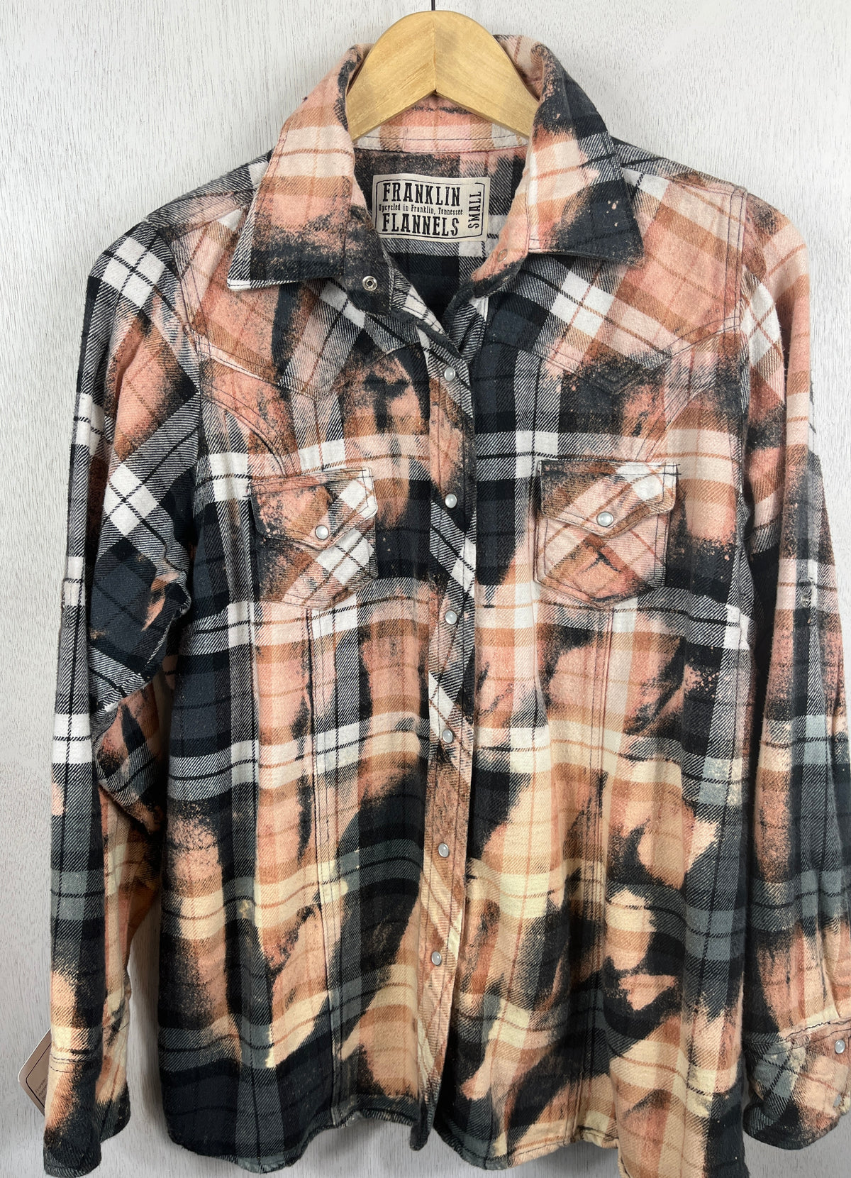 Vintage Western Style Black, White and Peach Flannel Size Small