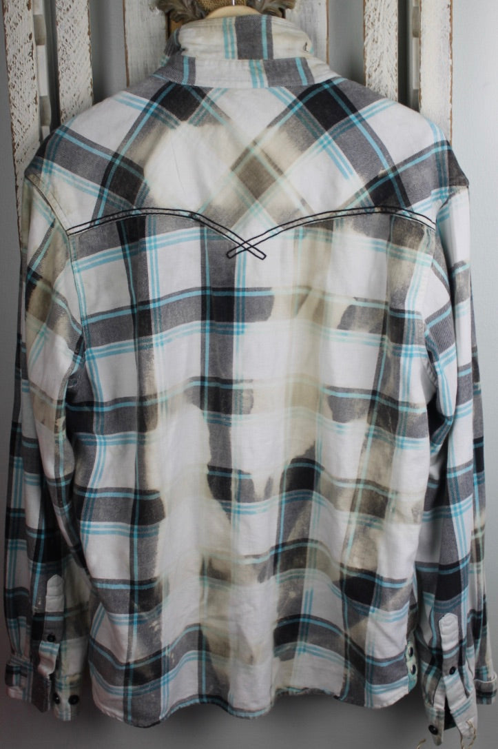 Vintage White, Black, and Turquoise Flannel Size Extra Large