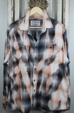 Vintage Black, Grey, Peach and White Flannel Size XL