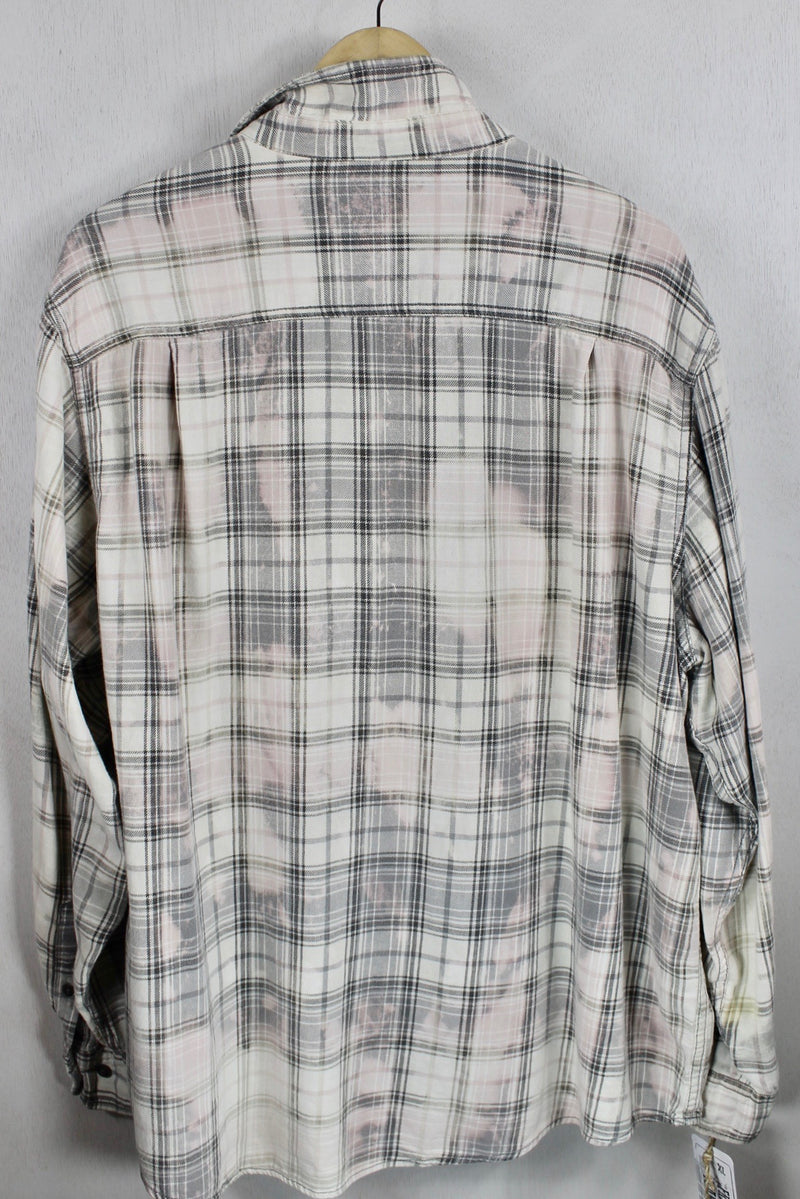 Vintage Sage Green, Pale Pink and Cream Flannel Size XL
