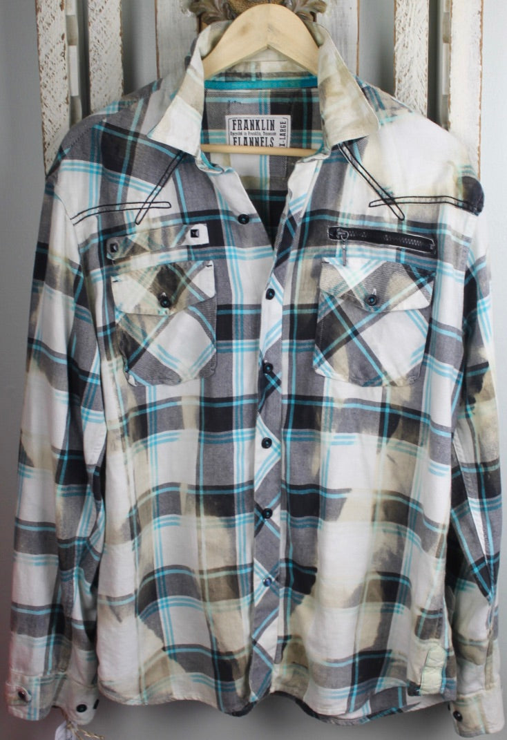 Vintage White, Black, and Turquoise Flannel Size Extra Large